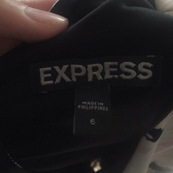 Express dress - Picture 3 of 3